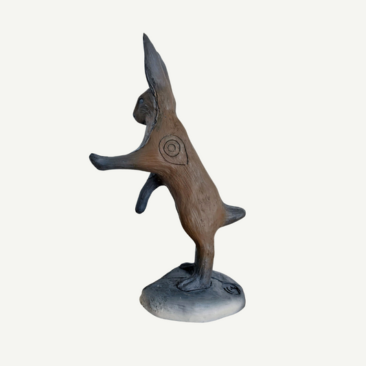 Leitold Feldhase aufrecht stehend